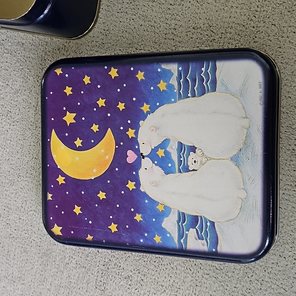 Polar Bear Cookie Tin - Picture 2 of 4